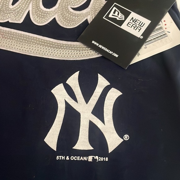 New York Yankees -Navy & Silver sequin Ladies V-Neck, New Era, MLB Baseball - Picture 4 of 16